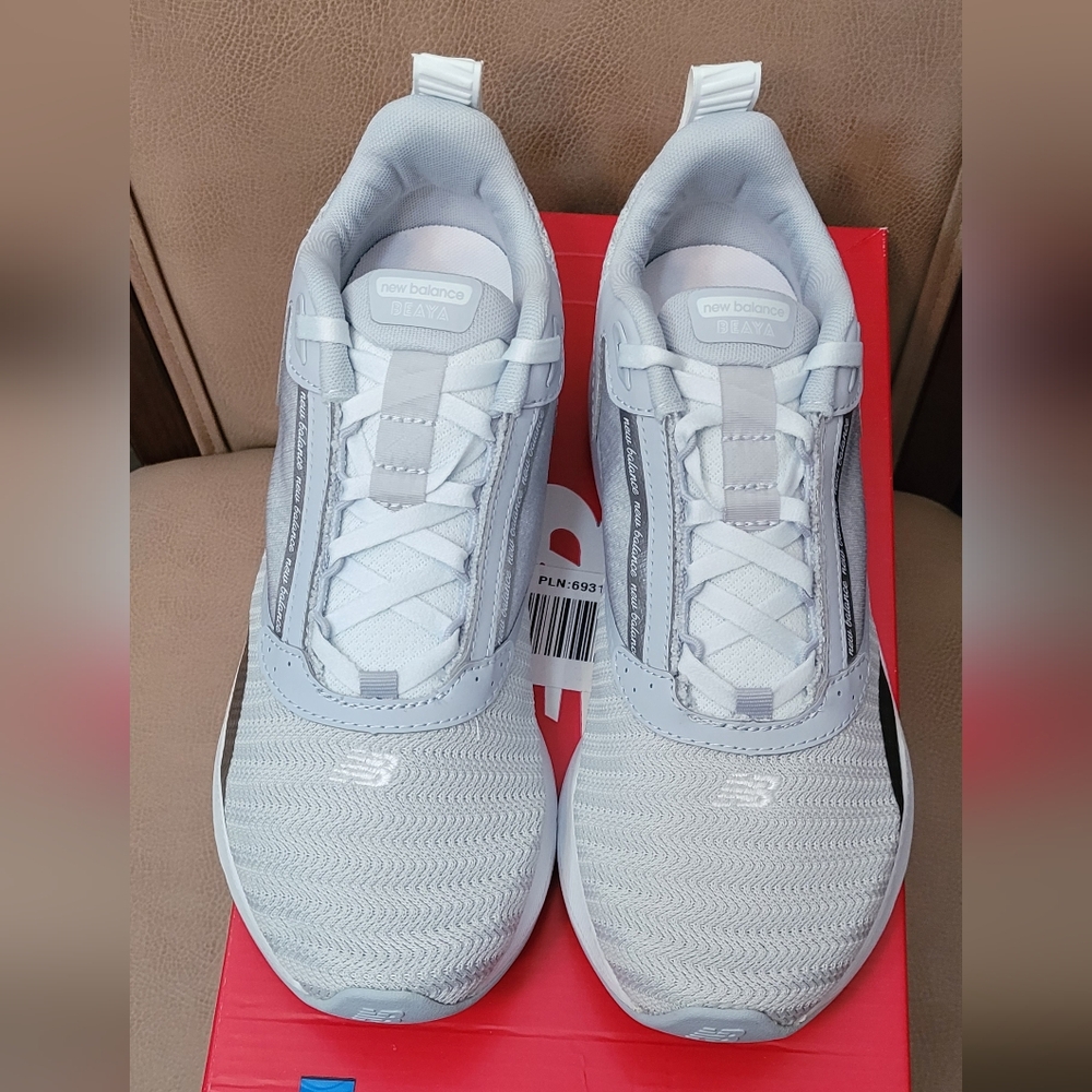New Balance Running Course... 9.5....NEW
